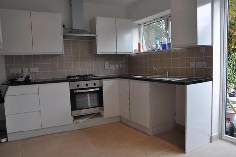 4 bedroom semi-detached house to rent, Hitherwell Drive, Harrow Weald, Middlesex, HA3 6JD