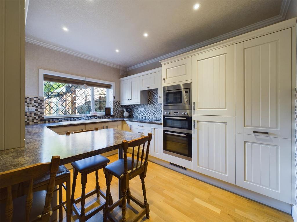 Northstead Manor Drive, Scarborough, YO12 6AA 3 bed house for sale £