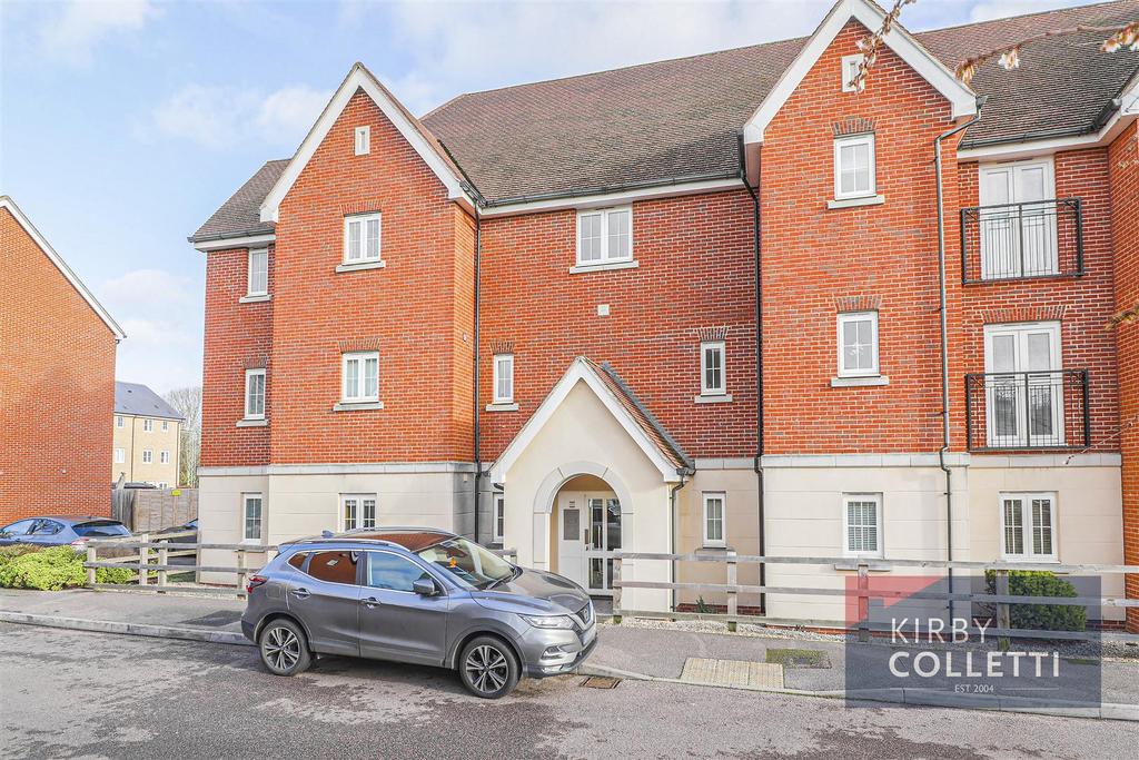 Sanville Gardens, Stanstead Abbotts 2 bed flat for sale £285,000