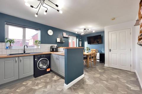 46 Foxen Croft, Lundwood, Barnsley, S71 5JE