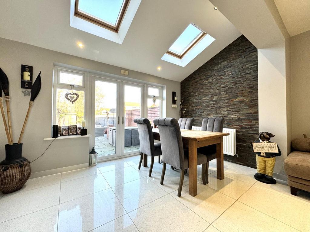 Open plan dining famil room
