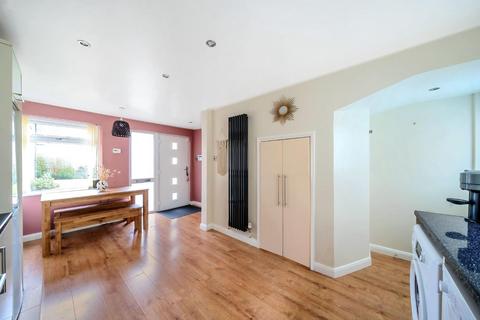 42 Garth End, Collingham, Wetherby, LS22 5BH