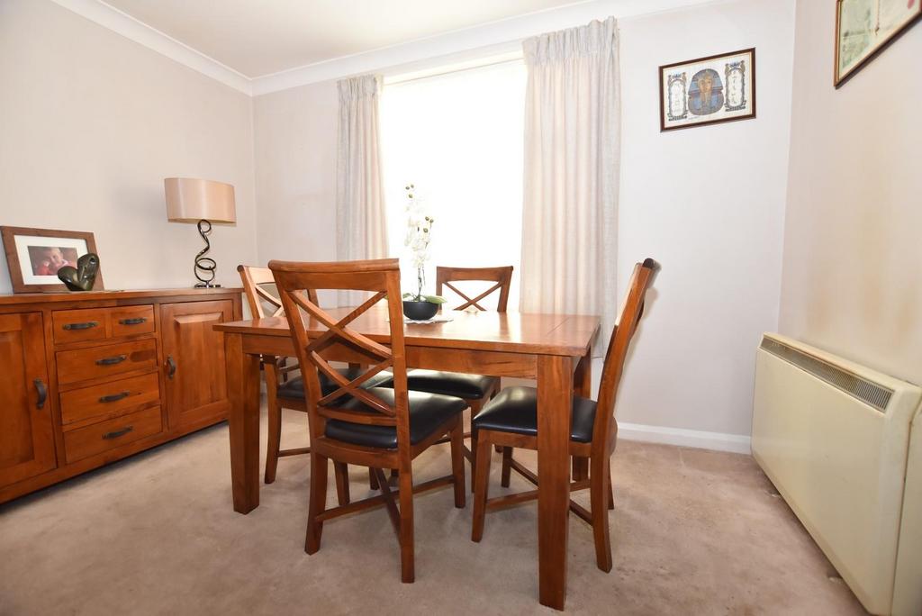 DINING ROOM.jpg