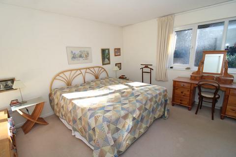 27 Oakham Drive, Bromley, BR2 0XE
