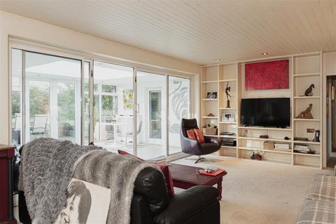 154 Banstead Road, Banstead, SM7 1QG