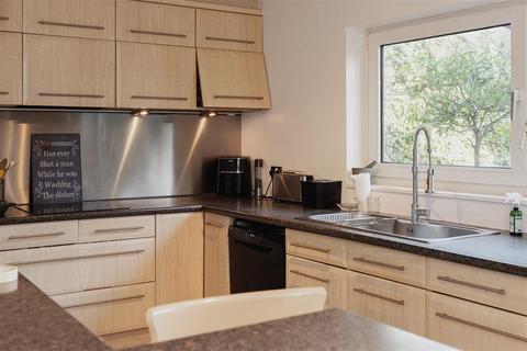 154 Banstead Road, Banstead, SM7 1QG