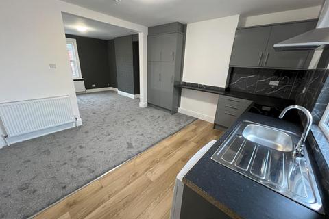 2 bedroom maisonette to rent, Dean Street, Rodbourne, Swindon