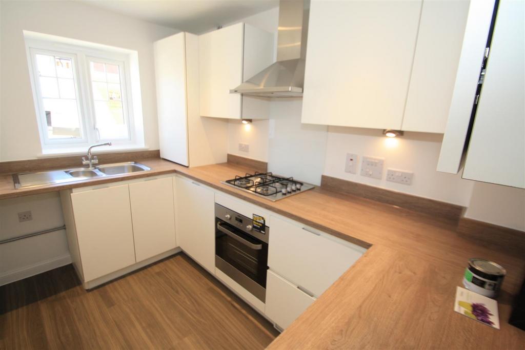 Edmund Close, Elizabeth Gardens, Rochford 2 bed house to rent £1,450