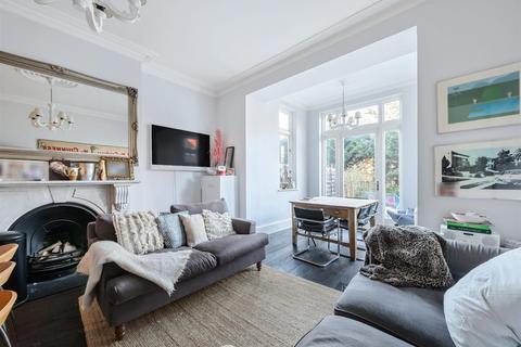3 bedroom flat for sale - Blenheim Gardens, London, NW2