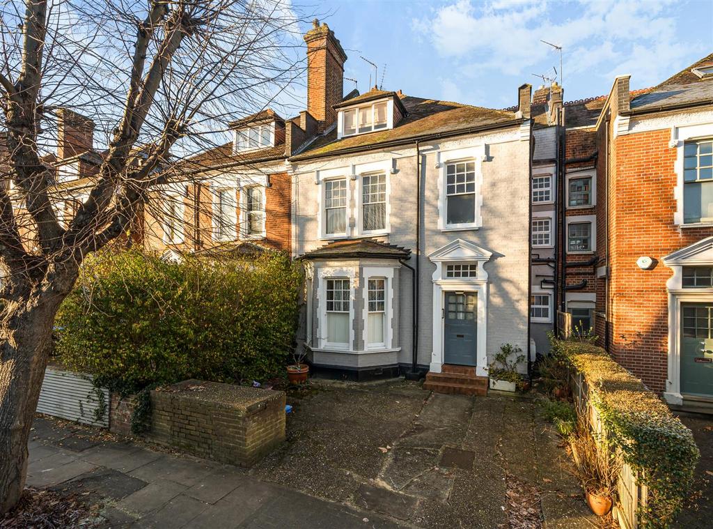 Blenheim Gardens, London, NW2 3 bed flat for sale £899,950