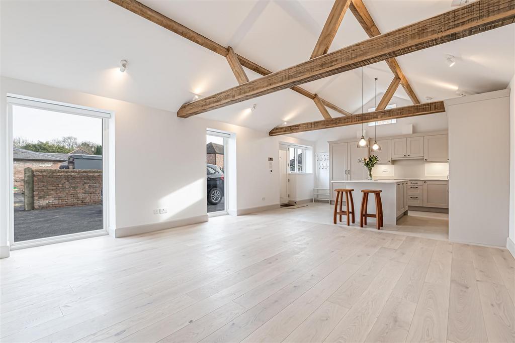 Park Road, Banstead 2 bed detached bungalow £2,050 pcm (£473 pw)