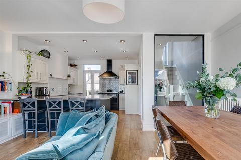 81a Replingham Road, London, SW18 5LU