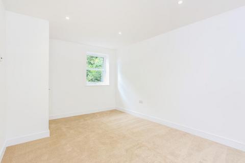 2 bedroom detached house for sale - Beech Hill Road, Sunningdale