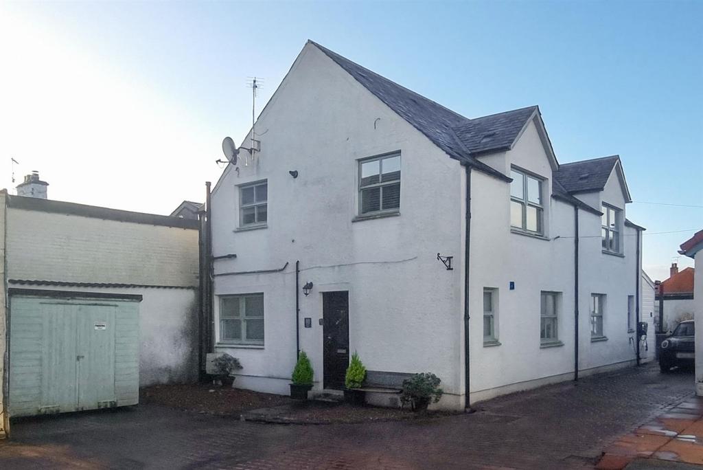 8B McNabb Street, Dollar FK14 7DJ 2 bed semidetached house £170,000