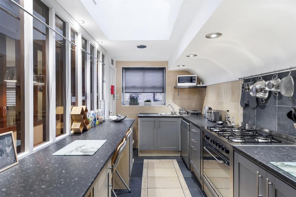 8B McNabb Street, Dollar FK14 7DJ 2 bed semidetached house £170,000