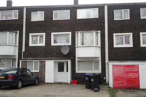 4 bedroom terraced house to rent, Northdown Road, Hatfield