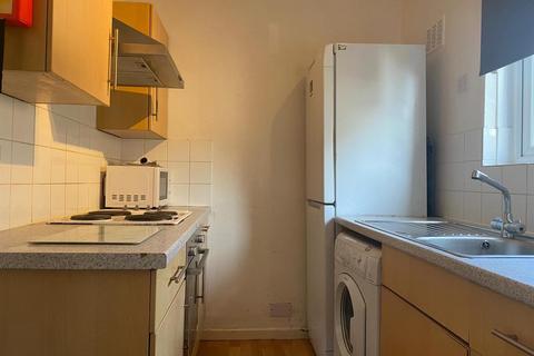 3 bedroom flat to rent, Roe Green Lane, Hatfield