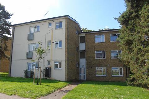 3 bedroom flat to rent, Grove Mead, Hatfield