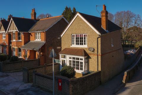 2 bedroom detached house for sale - Blackborough Road, Reigate, RH2