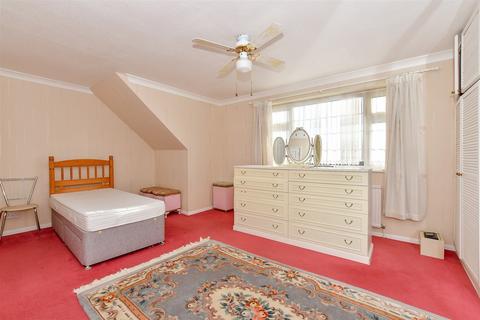 3 Gazedown, St Marys Bay, Romney Marsh, TN29 0ES