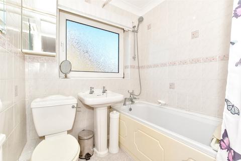 3 Gazedown, St Marys Bay, Romney Marsh, TN29 0ES