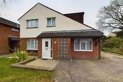 4 bedroom detached house for sale - Camelot Way, Thornhill, Cardiff. CF14