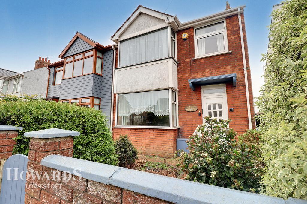 Oulton Road, Lowestoft 4 bed semidetached house for sale £225,000