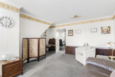 14 The Poplars, Abridge, Romford, RM4 1BB