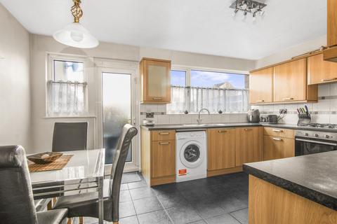 14 The Poplars, Abridge, Romford, RM4 1BB