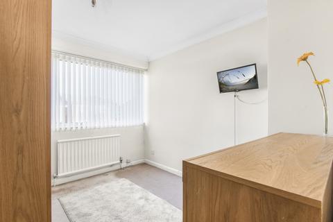 14 The Poplars, Abridge, Romford, RM4 1BB