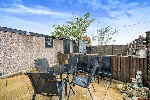 38 Rydens Way, Woking, GU22 9DN