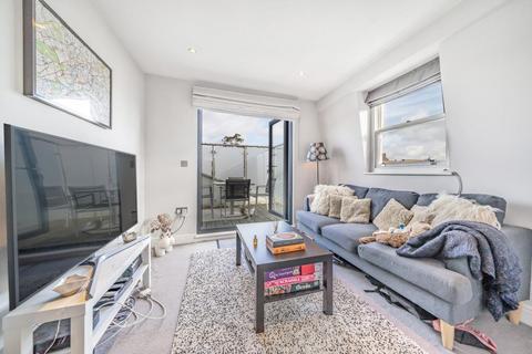 1 Brightwell Crescent, London, SW17 9AD