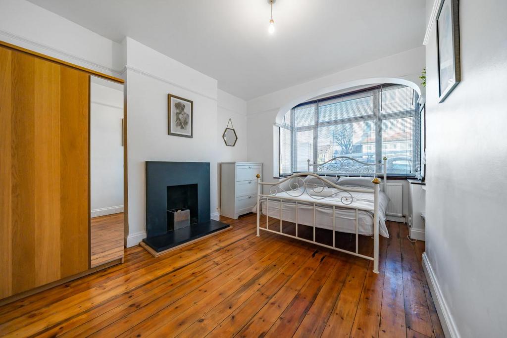 Hillbrook Road, London 1 bed flat for sale £425,000
