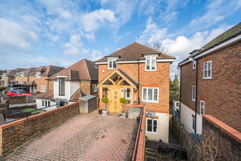 102 High View Road, Guildford, GU2 7RY