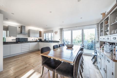 102 High View Road, Guildford, GU2 7RY
