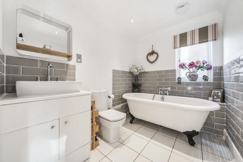 102 High View Road, Guildford, GU2 7RY