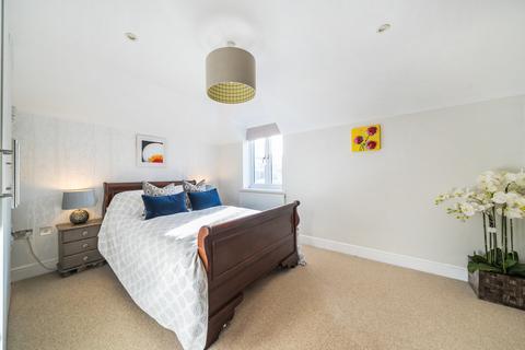 102 High View Road, Guildford, GU2 7RY