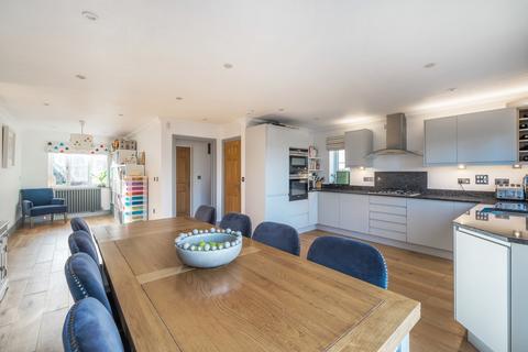 102 High View Road, Guildford, GU2 7RY