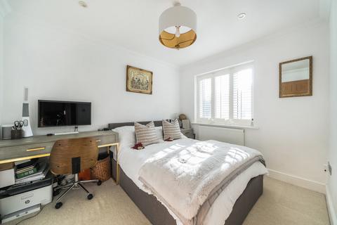 102 High View Road, Guildford, GU2 7RY