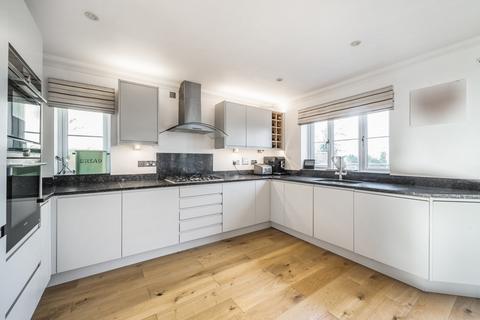 102 High View Road, Guildford, GU2 7RY