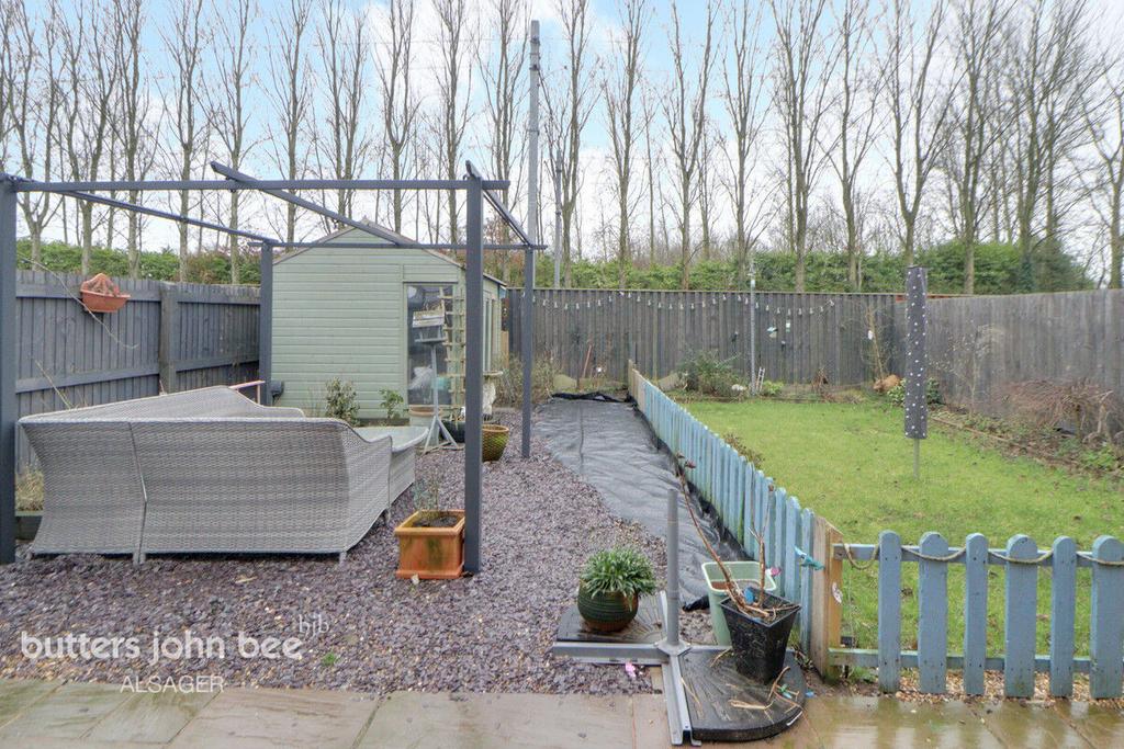 Hall Drive, Alsager 3 bed detached house for sale £300,000