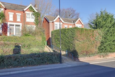 Portsmouth Road, Woolston