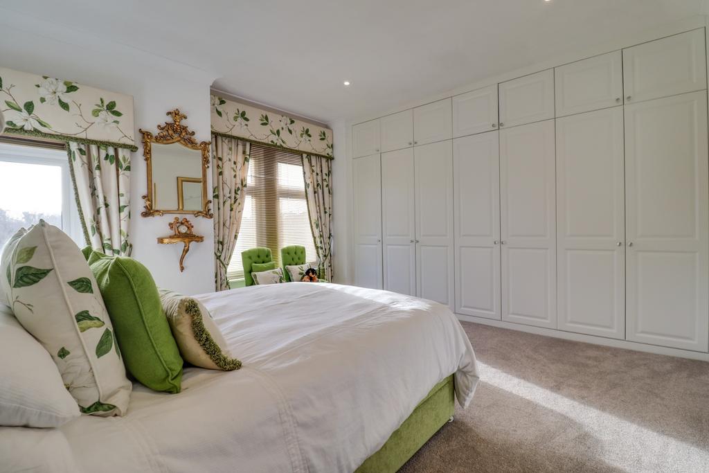 Portsmouth Road, Woolston - View 3