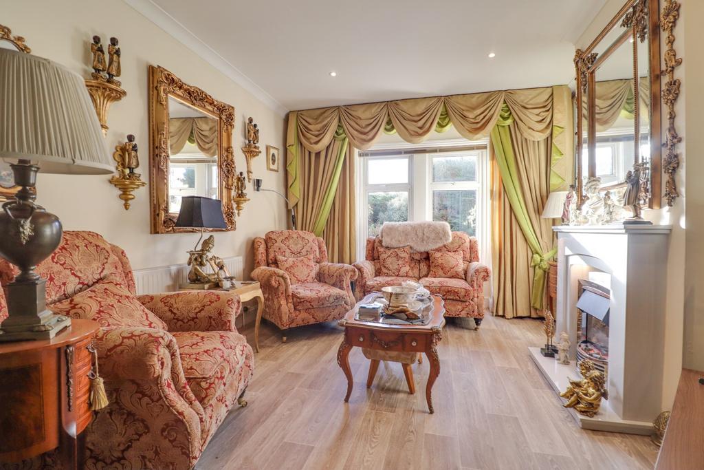 Portsmouth Road, Woolston - View 4