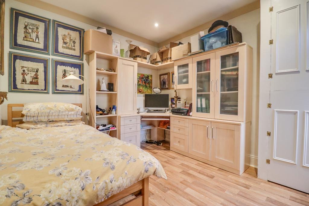 Portsmouth Road, Woolston - More