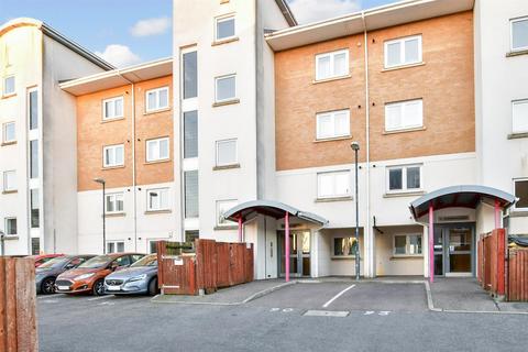 1 bedroom ground floor flat for sale, Chichester Wharf, Erith, Kent