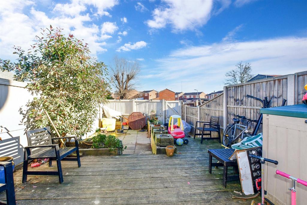 Copperfield, Chigwell, Essex 3 bed end of terrace house for sale £370,000
