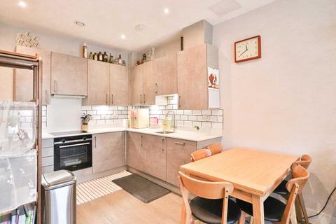 1 bedroom flat for sale, Coombe Road, New Malden