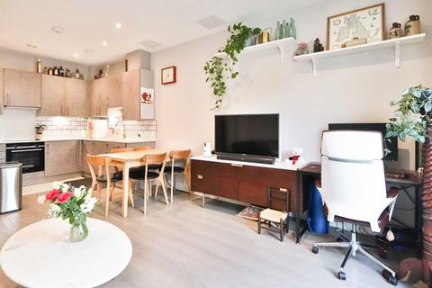 1 bedroom flat for sale, Coombe Road, New Malden