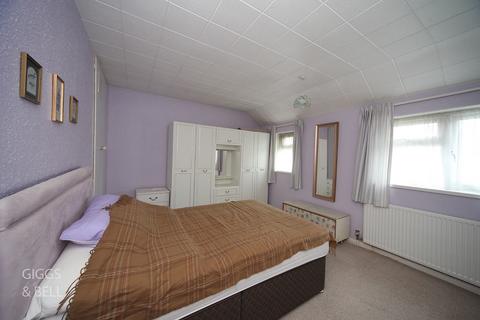 24 Holtsmere Close, Luton, LU2 9JW